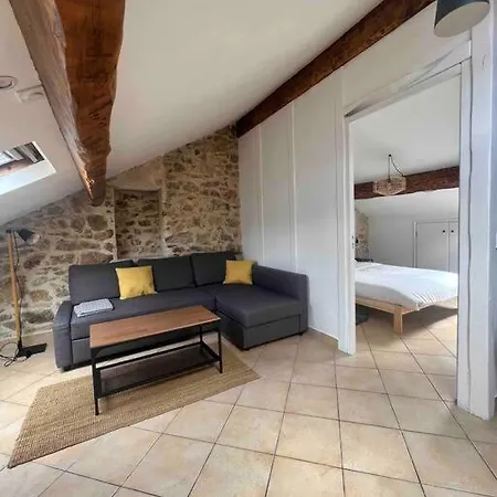 Sous Les Toits De Golfe Juan, 2 A 4 Personnes *